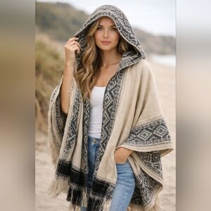 Steve Madden Hooded Fringe Beige and Charcoal Geometric Poncho EUC